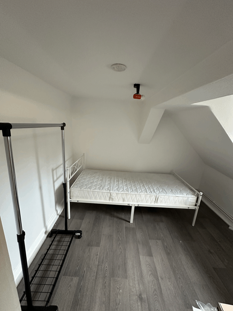 kleines Studentenzimmer in Clausthal-Zellerfeld WG im Dachgeschoss